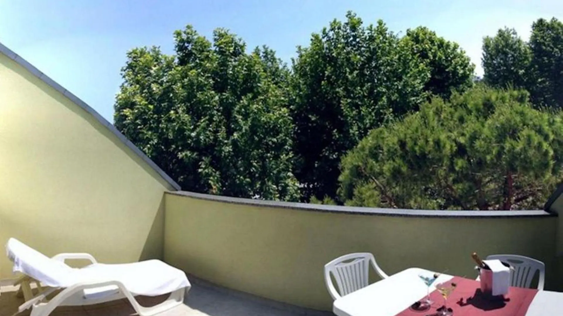Colorful Apartment With Pool By Beahost Rentals Bibione 0*,